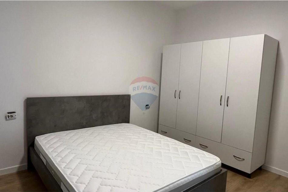 Tirane, jepet me qera apartament 2+1 Kati 2, 520 € (Kombinat)