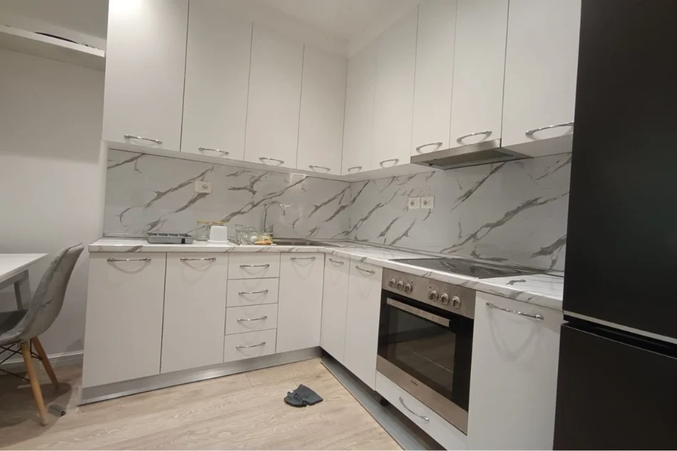 Tirane, jepet me qera apartament 2+1 Kati 3, 600 € (don bosco)