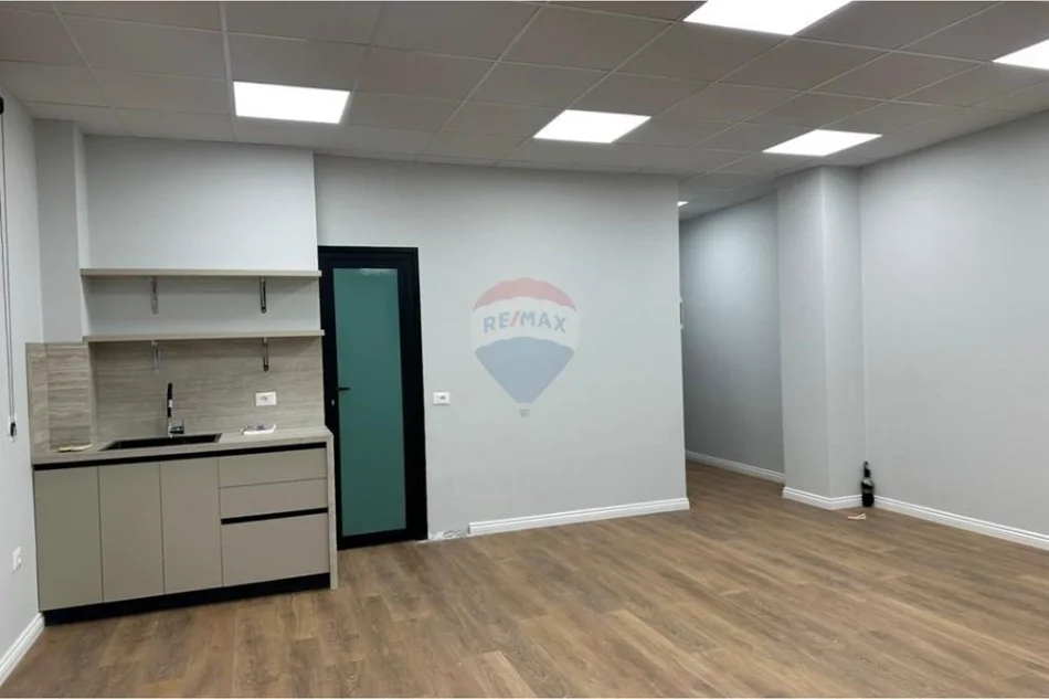 Tirane, jepet me qera , 68 m² 950 € 