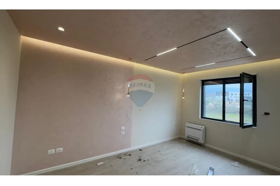 Shqiperi, jepet me qera apartament 2+1+Ballkon Kati 2, 120 m² 1.300 € (Liqeni i thate)