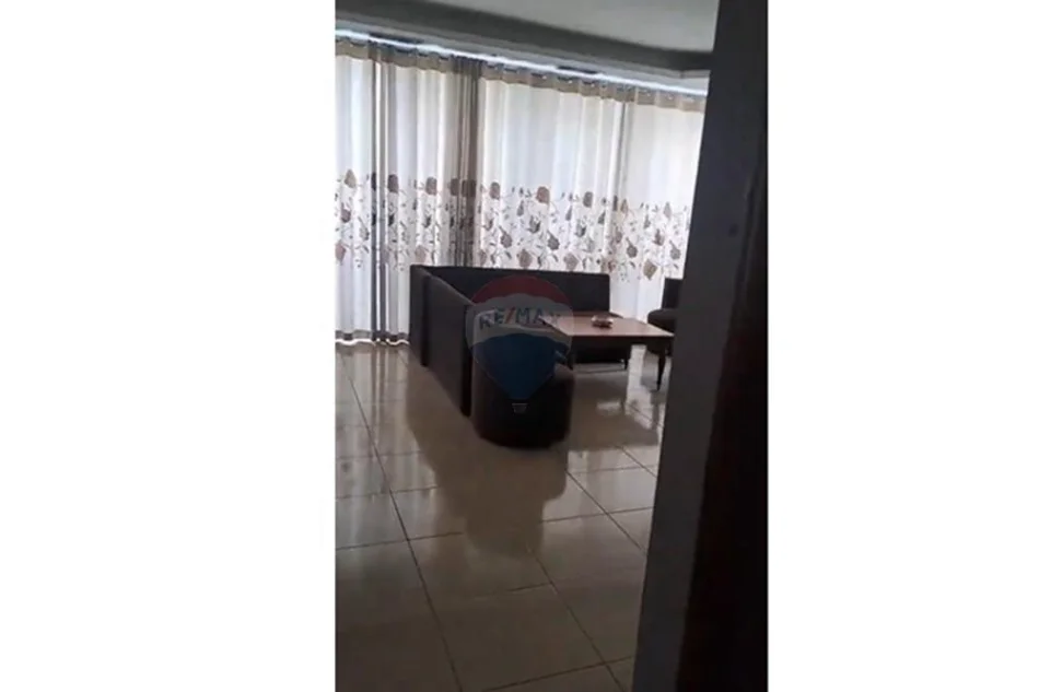 Shqiperi, jepet me qera apartament 1+1 Kati 1, 30 m² 300 € (Varri bamit)