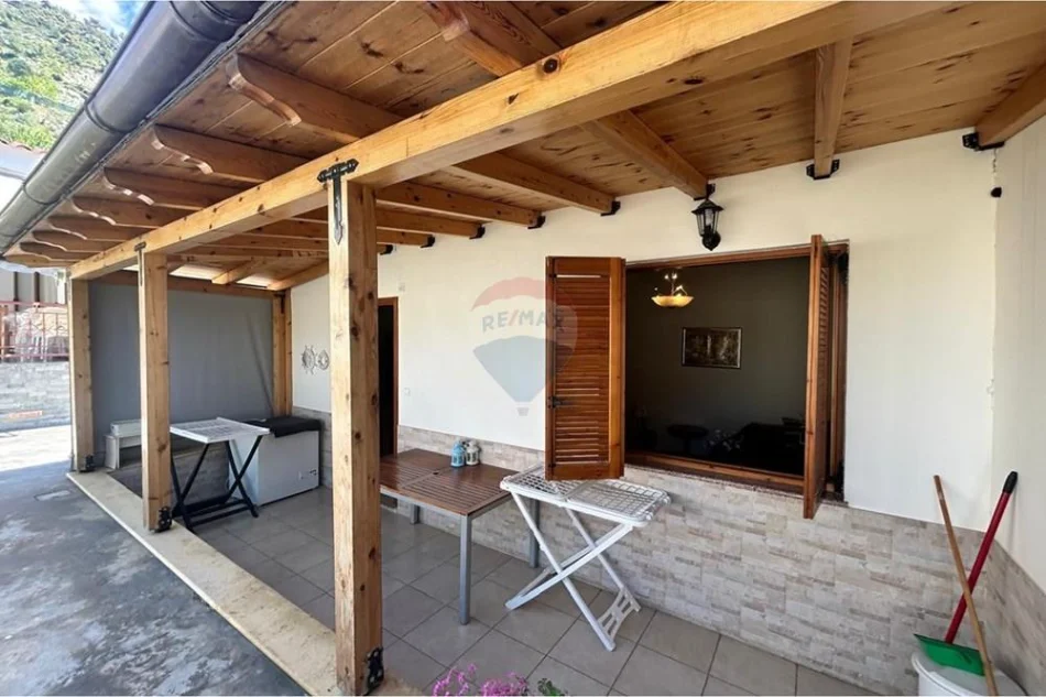 Vlore, jepet me qera shtepi 1+1 Kati 1, 64 m² 350 € (Rruga Pelivan Leskaj, Vlorë)