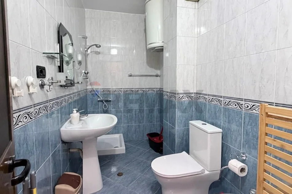 Tirane, jepet me qera apartament 2+1 Kati 2, 100 m² 60.000 € (Ish Fusha e Aviacionit,)