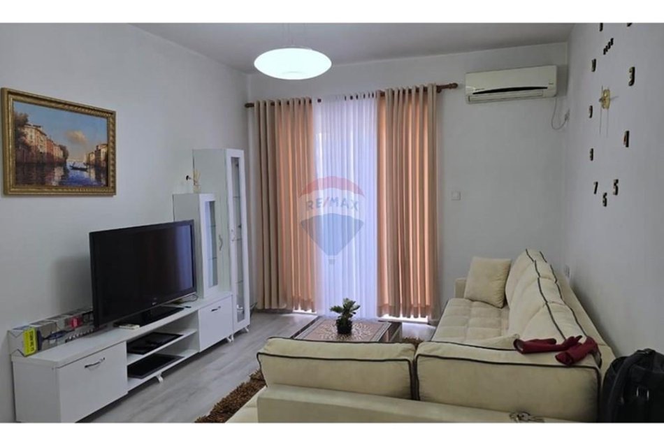 Tirane, jepet me qera apartament 2+1 , 109 m² 901 € 