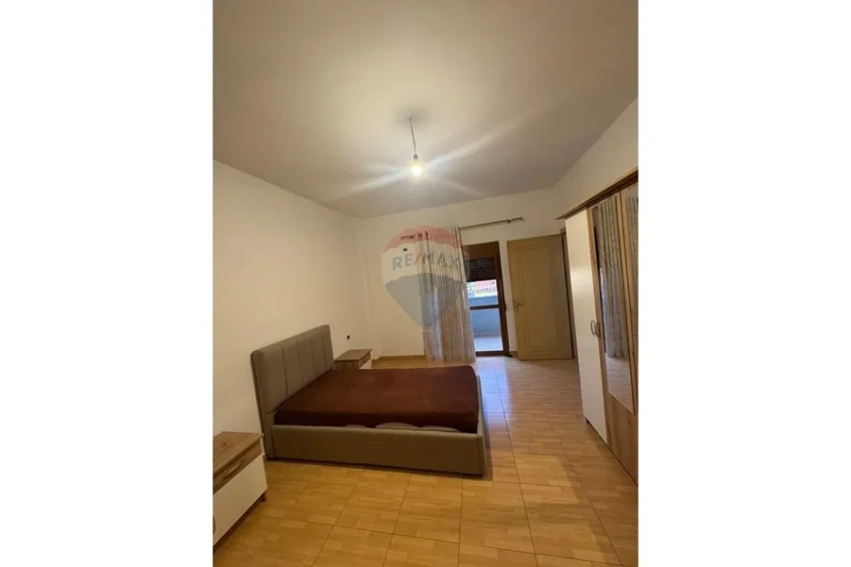 Tirane, jepet me qera apartament 2+1+Ballkon Kati 4, 104 m² 470 € (Rruga Siri Kodra)