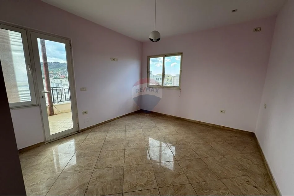 Tirane, jepet me qera apartament 2+1 , 127 m² 350 € 