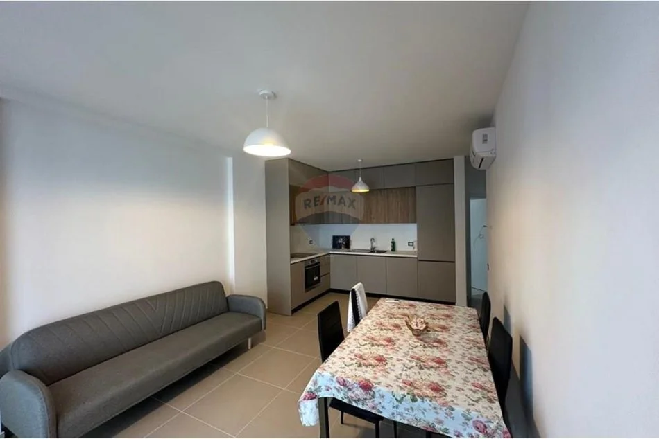 Tirane, jepet me qera apartament 1+1+Ballkon , 62 m² 625 € 