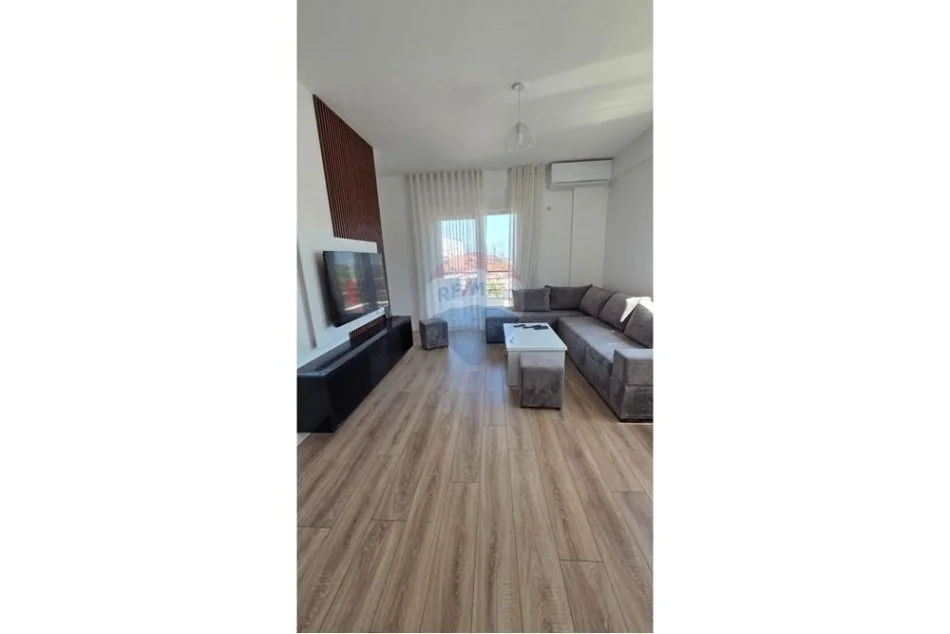 Tirane, jepet me qera apartament 2+1+Ballkon , 100 m² 700 € (Liqeni i Thate)
