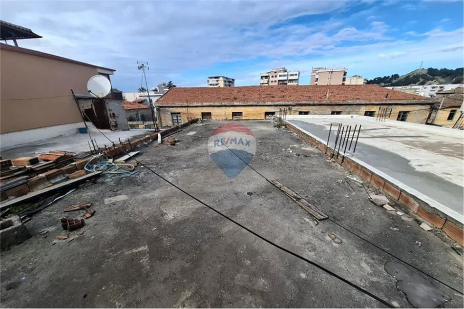 Vlore, shitet dyqan Kati 0, 155 m² (Rruga Osman Haxhiu,Vlore)