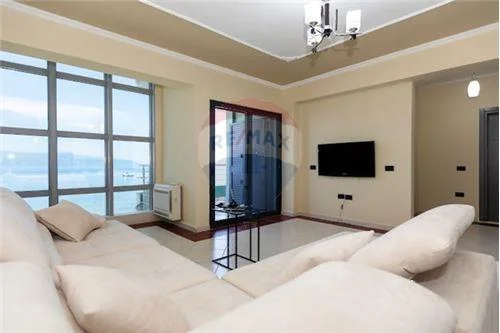 Vlore - Lungomare, shitet apartament 2+1 Kati 7, 144 m² (Rruga Reshat Osmani, Vlore)