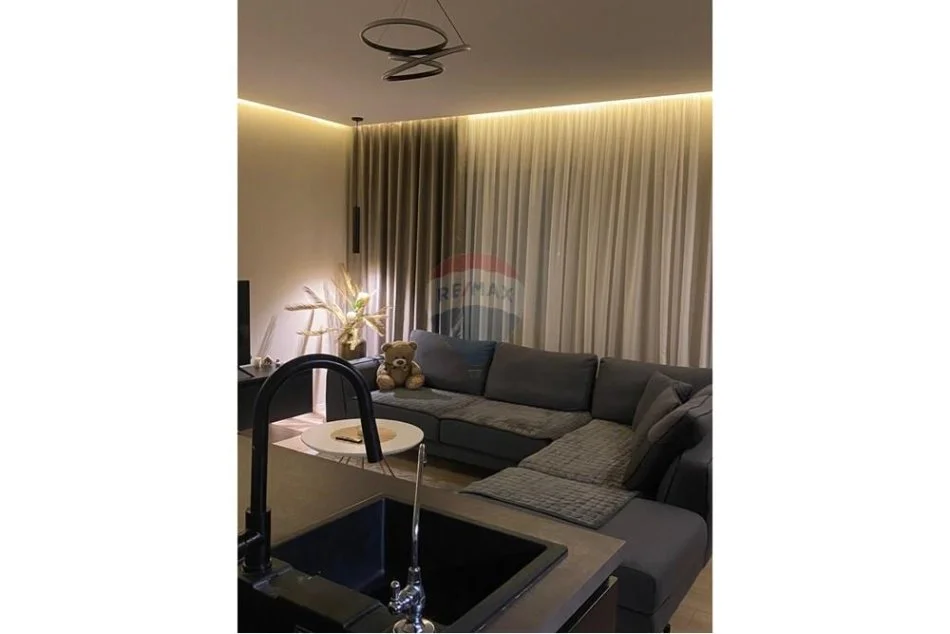 Tirane, jepet me qera apartament 2+1 , 80 m² 700 € (Selite)