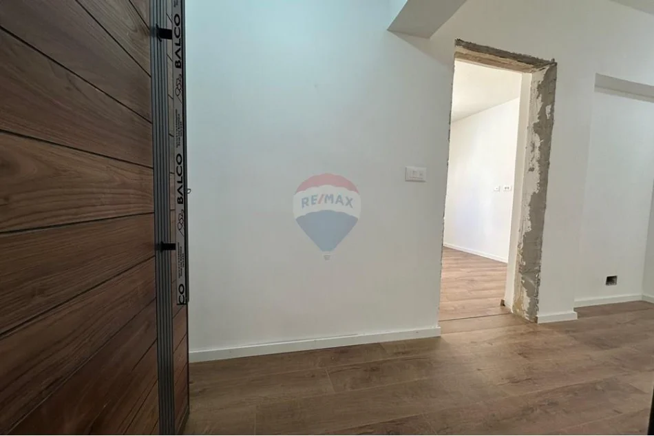 Tirane, shitet apartament 1+1+Ballkon Kati 5, 62 m² 139.000 € (Rruga Margarita Tutulani)