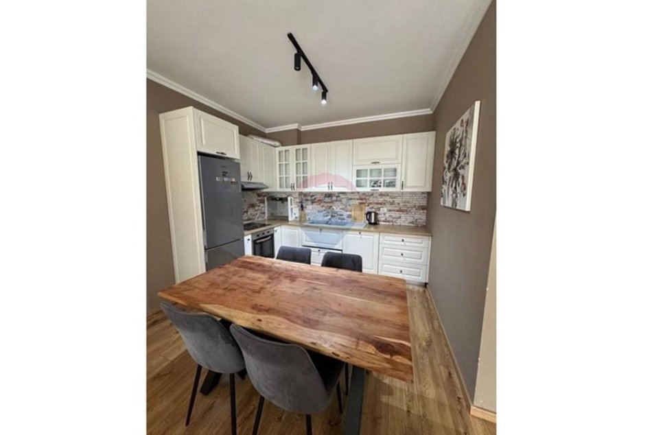 Tirane, jepet me qera apartament 2+1+Ballkon Kati 3, 110 m² 850 € 