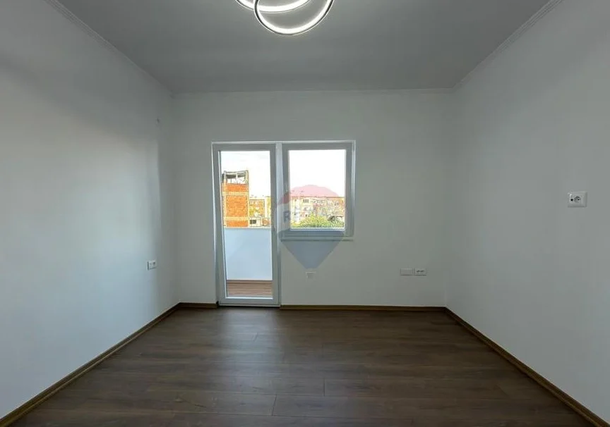Tirane, shitet apartament 2+1 Kati 4, 76 m² 145.000 € (Sheshi Shtraus)