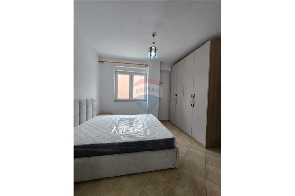Tirane, jepet me qera apartament 2+1+Ballkon Kati 4, 105 m² 600 € (Jordan Misja)