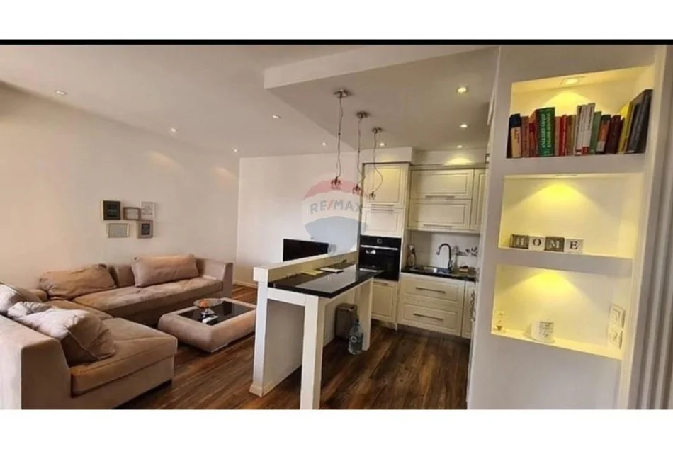 Tirane, jepet me qera apartament 2+1+Ballkon , 111 m² 650 € 