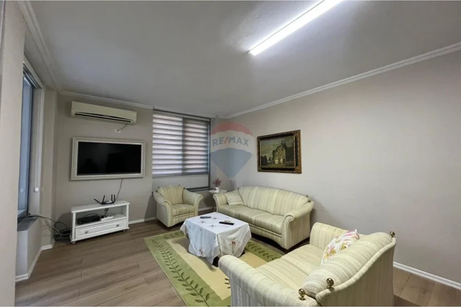 Tirane, jepet me qera apartament 2+1 Kati 2, 108 €