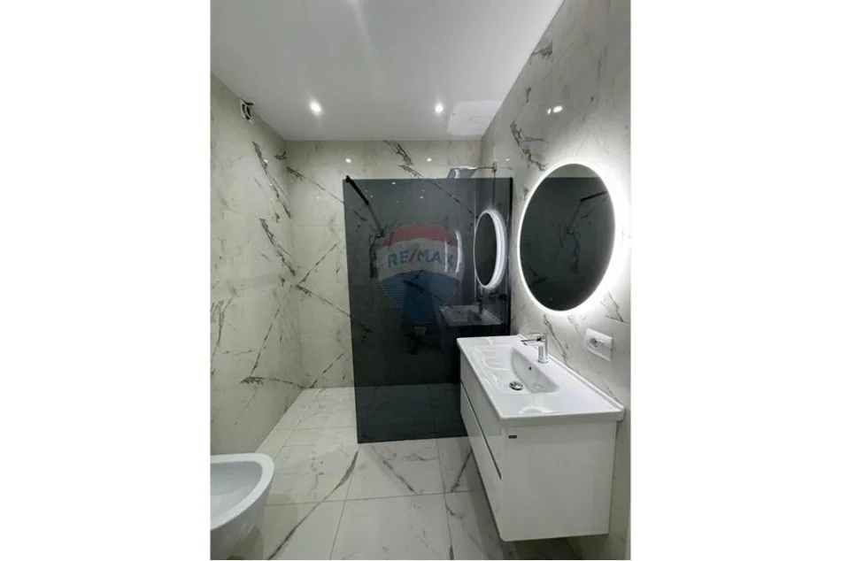 Tirane, jepet me qera apartament 2+1+Ballkon , 120 m² 1.300 € 