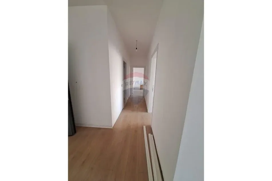 Tirane, shitet apartament 2+1+Ballkon , 121 m² (Bulevardi i ri)