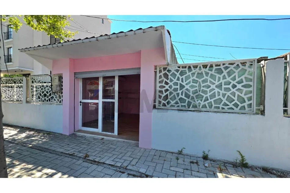 Vlore, jepet me qera dyqan Kati 0, 20 m² 200 € (Rruga Reshat Osmani, Vlore)