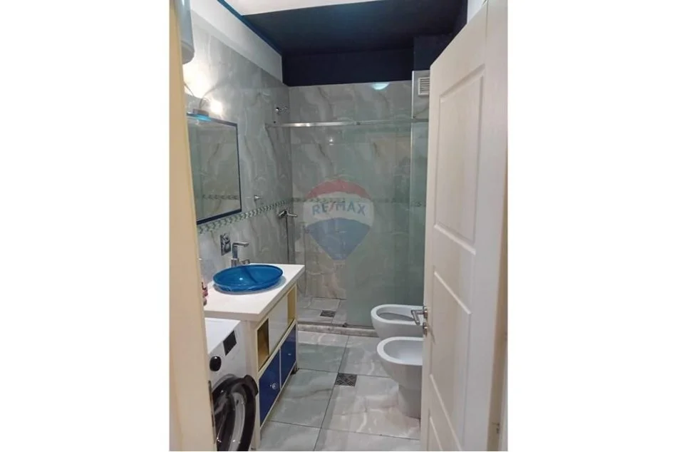Tirane, jepet me qera apartament 2+1 , 111 m² 60 € 