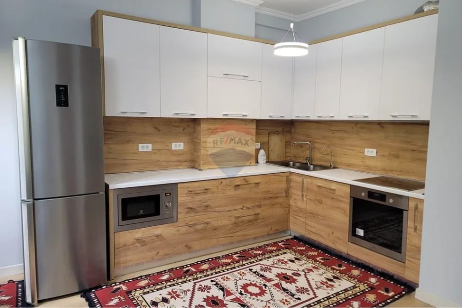 Tirane, jepet me qera apartament , 82 m² 680 € 