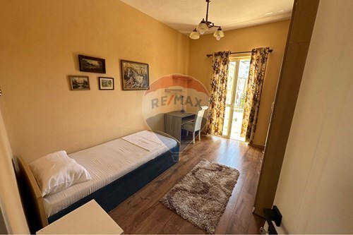 Tirane, jepet me qera apartament 2+1+Ballkon Kati 4, 71 m² 580 € (Naim Frasheri)
