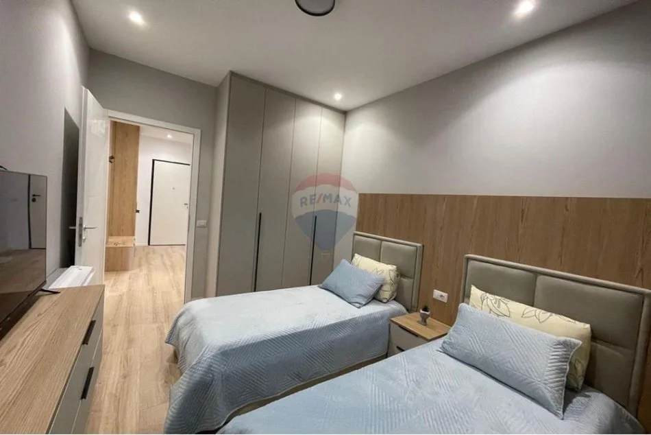 Tirane, jepet me qera apartament 2+1 , 125 m² 1.500 € (Rruga Liqeni i Thatë, Tiranë)