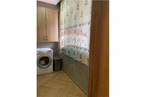 Tirane, shitet apartament 1+1 Kati 4, 59 m² 85.000 € (Irfan Tomini)