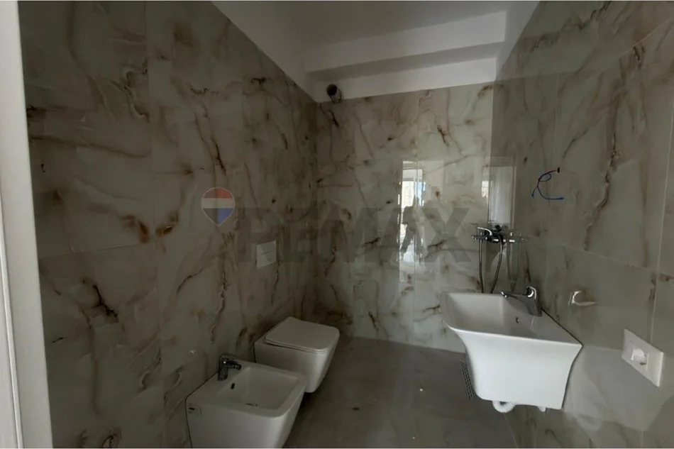 Tirane, shitet apartament 2+1 , 92 m² 156.000 € 