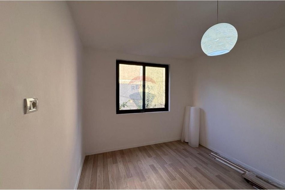 Tirane, shitet apartament 1+1 Kati 2, 56 m² 75.000 € (Kombinat)