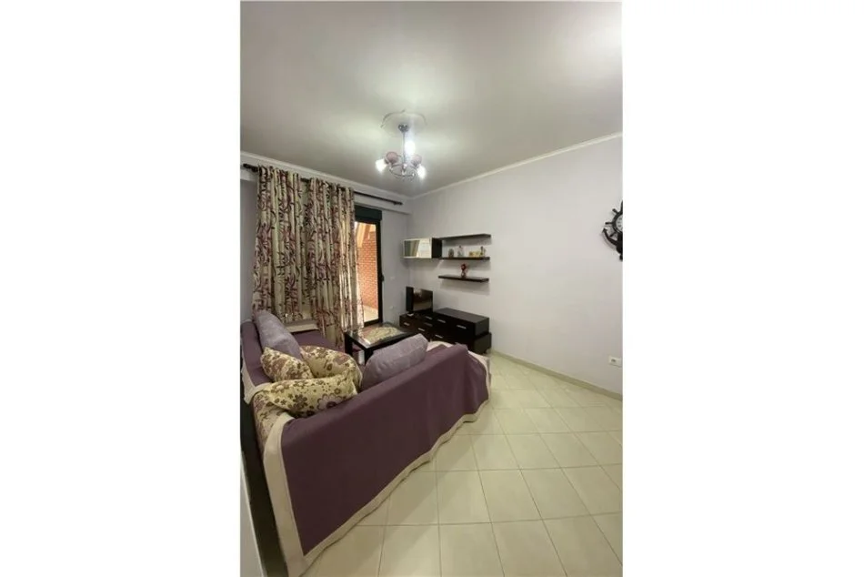 Tirane, jepet me qera apartament 2+1+Ballkon Kati 2, 80 m² 550 € (Kompleksi Delijorgji)