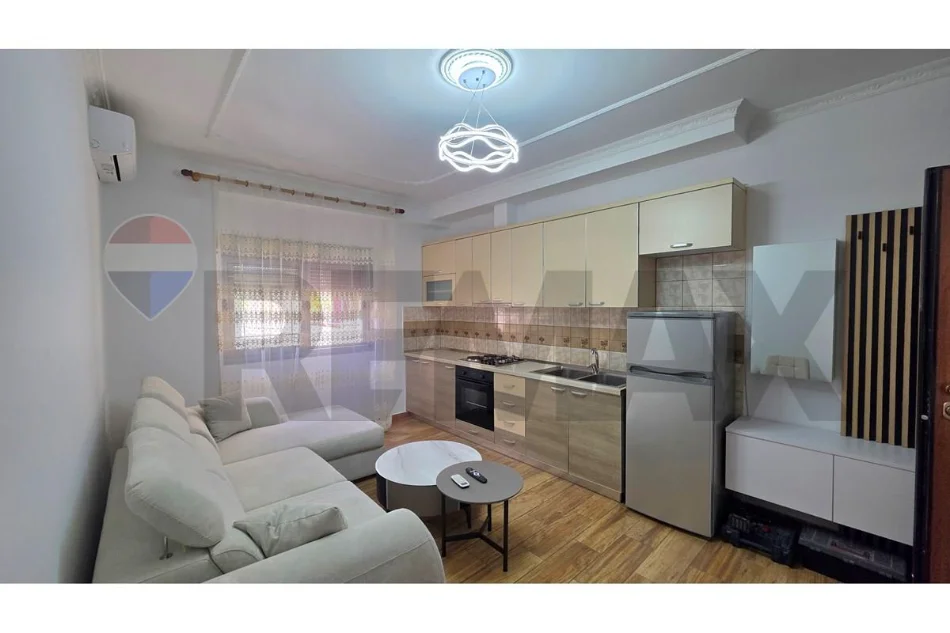 Vlore, jepet me qera apartament 1+1 Kati 2, 60 m² 350 € (Rruga Pelivan Leskaj, Vlorë)