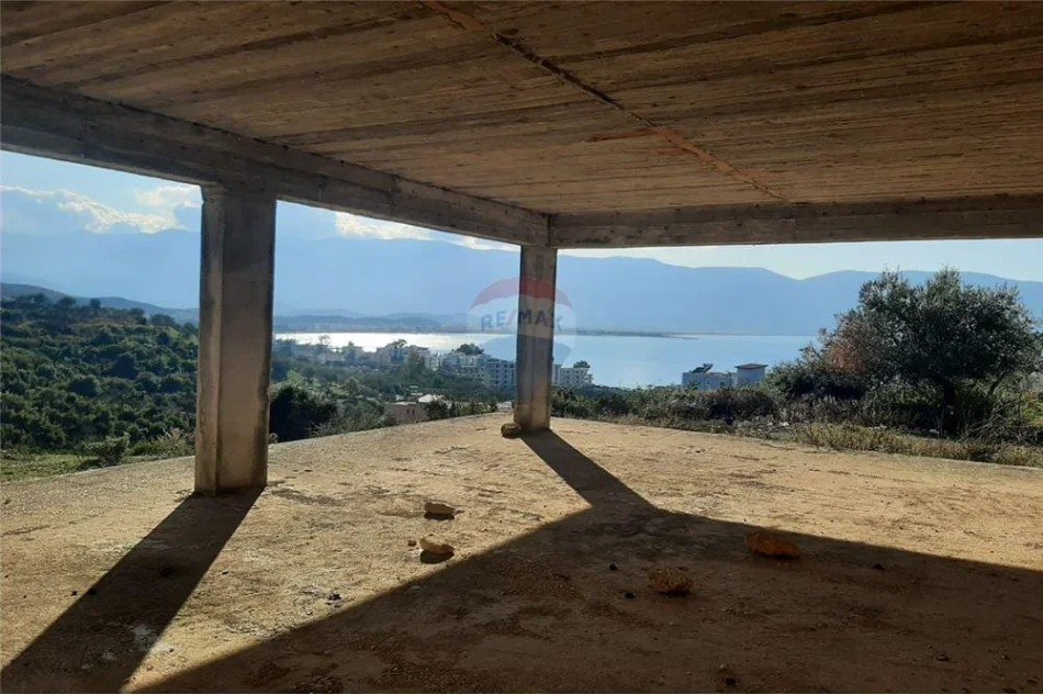 Vlore - Lungomare, shitet shtepi 2+1 Kati 1, 1.000 m² 250.000 € (Radhime, Vlore)