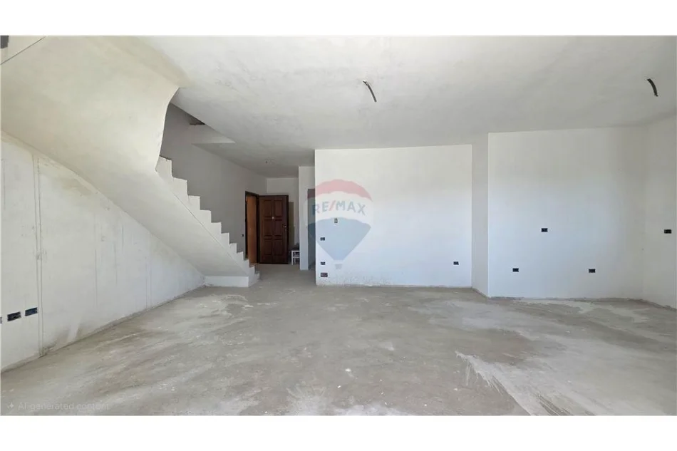 Vlore, shitet apartament duplex Dublex Kati 6, 237 m² 320.000 € (Rruga Jeronim Derada,Vlore)