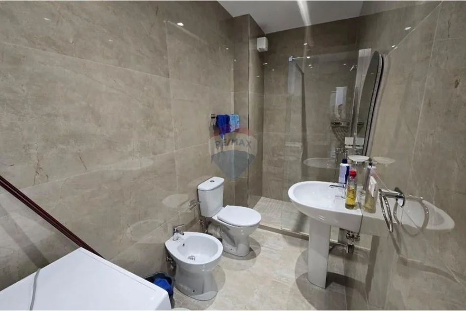 Tirane, jepet me qera apartament 1+1+Ballkon , 66 m² 550 € 