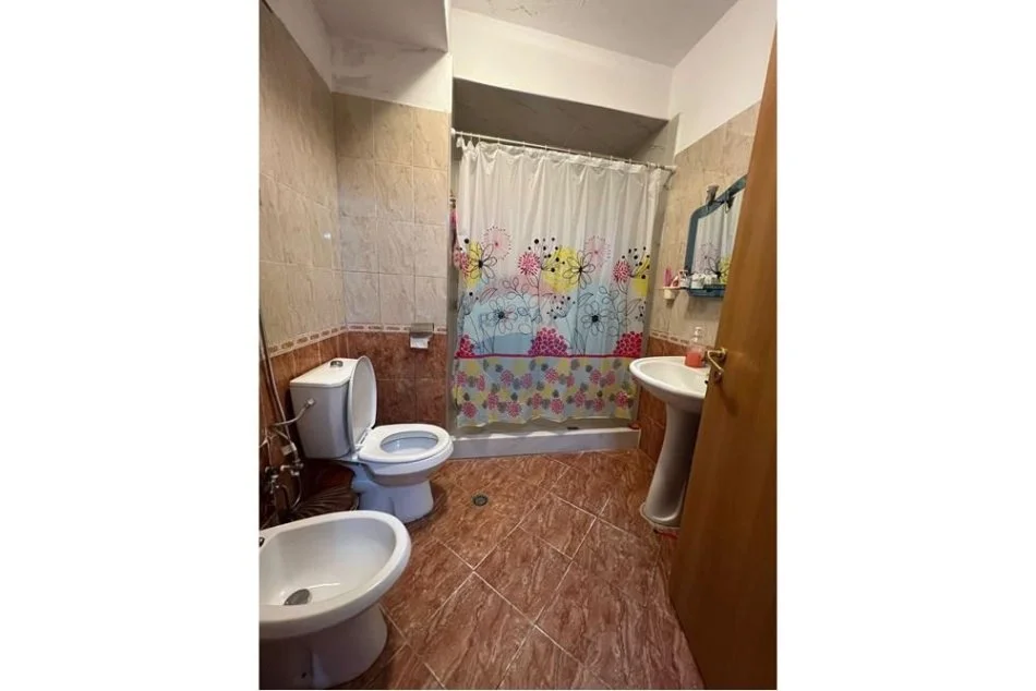 Tirane, jepet me qera apartament 1+1+Ballkon , 60 m² 450 € 