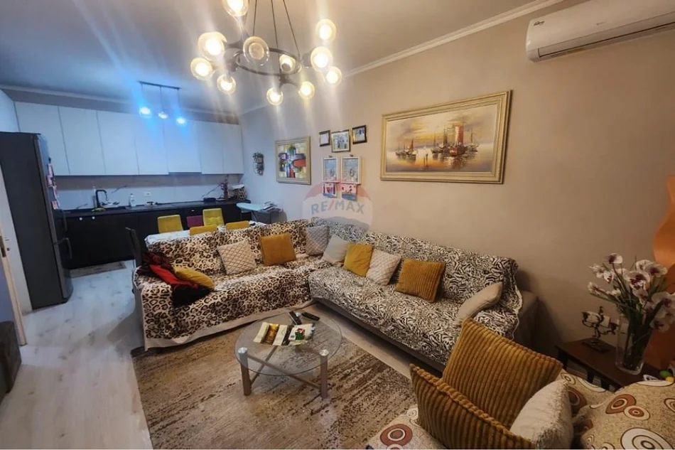 Tirane, shitet apartament 1+1 Kati 3, 74 m² (GREEN CITY)