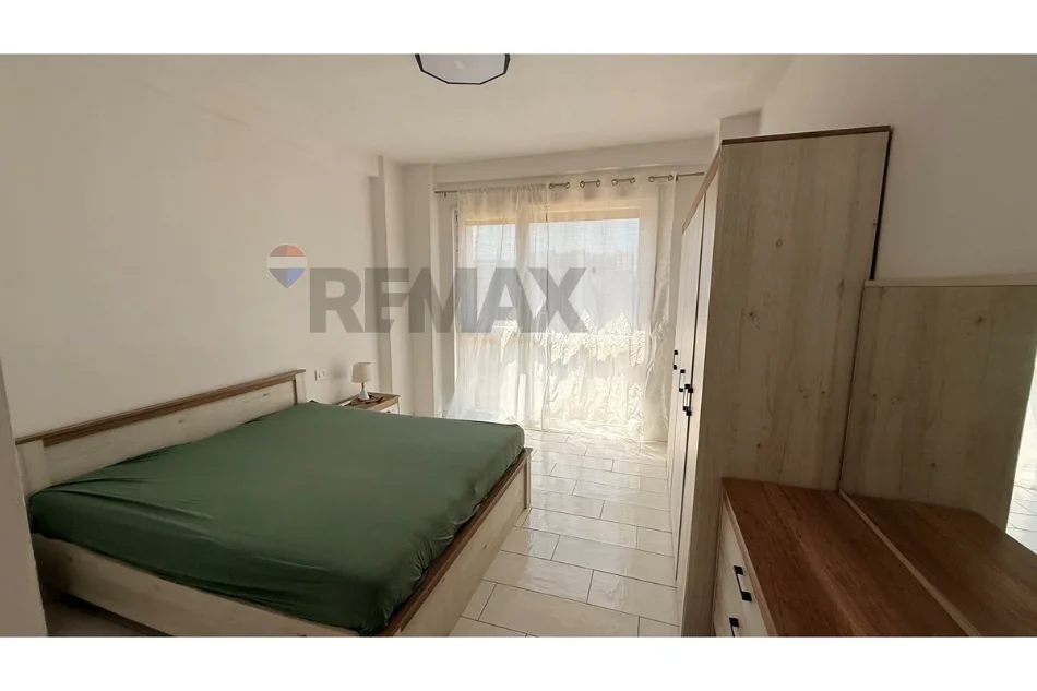 Tirane, jepet me qera apartament 1+1 , (Bulevardi i Ri)