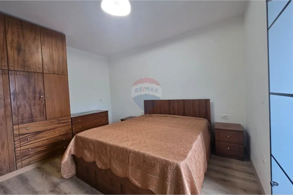 Jepet me qira apartament 1+1 në zonën e Rrugës së Elbasanit,Tiranës.