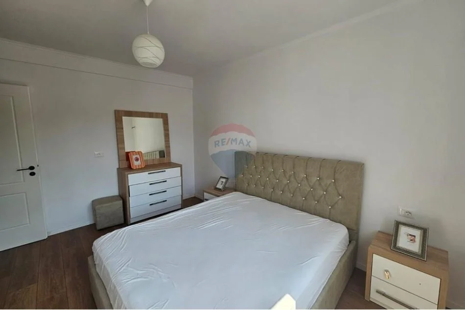 Tirane, jepet me qera apartament 2+1 Kati 3, 75 m² 600 € (Mine Peza)