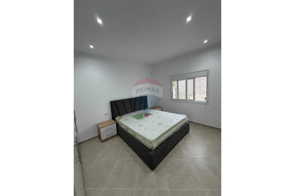 Vlore, shitet shtepi 1+1 Kati 0, 186 m² 100.000 € (Rruga Enver Jaho, Vlore)