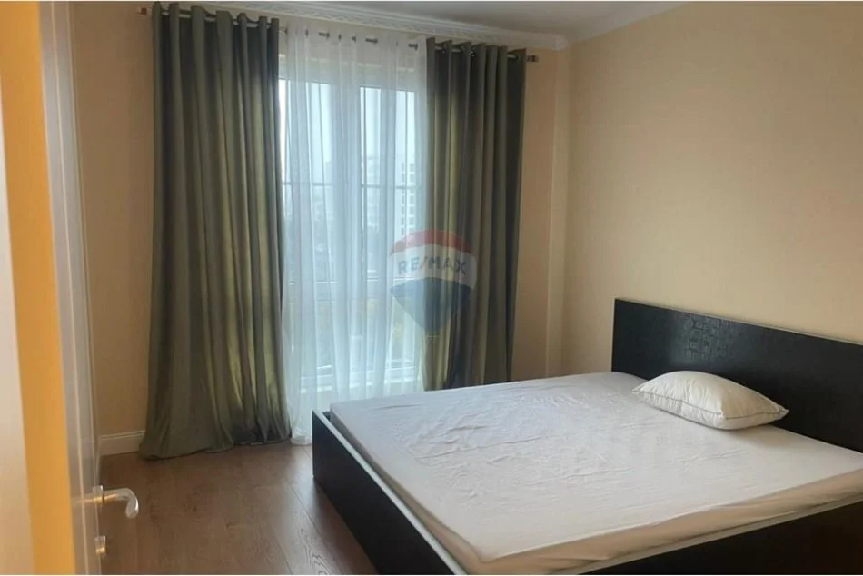 Tirane, jepet me qera apartament 2+1 , 92 m² 600 € 