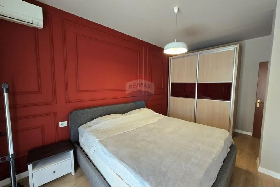 Tirane, jepet me qera apartament 1+1 Kati 4, 85 m² 830 € (9 Katëshet, Tiranë)
