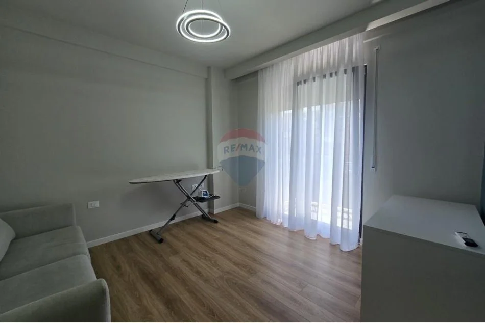 Tirane, shitet apartament 2+1+Ballkon , 120 m² 260.000 € 