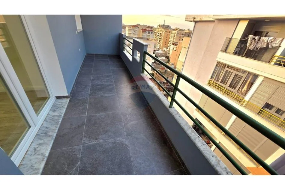 Vlore, shitet apartament 1+1 Kati 9, 78 m² 120.000 € (PRANË PALESTRËS SË MUNDJES, VLORË)