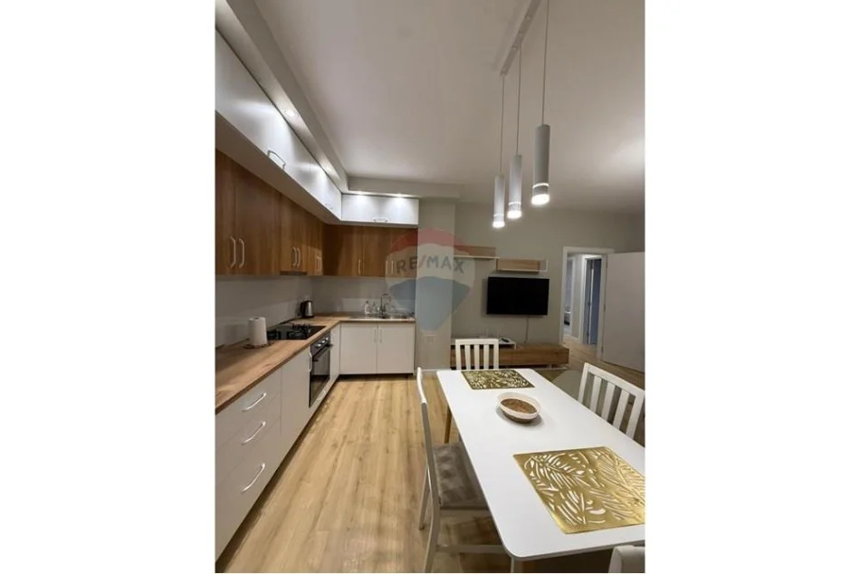 Tirane, jepet me qera apartament 1+1 , 75 m² 550 € (Astir)