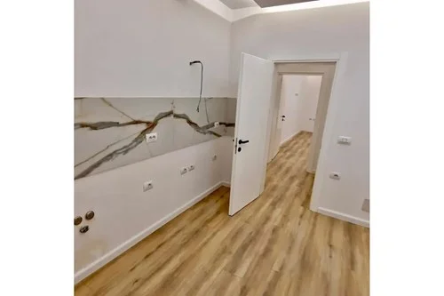 Tirane, jepet me qera apartament 3+1 , 104 m² 900 € (Mine Peza)