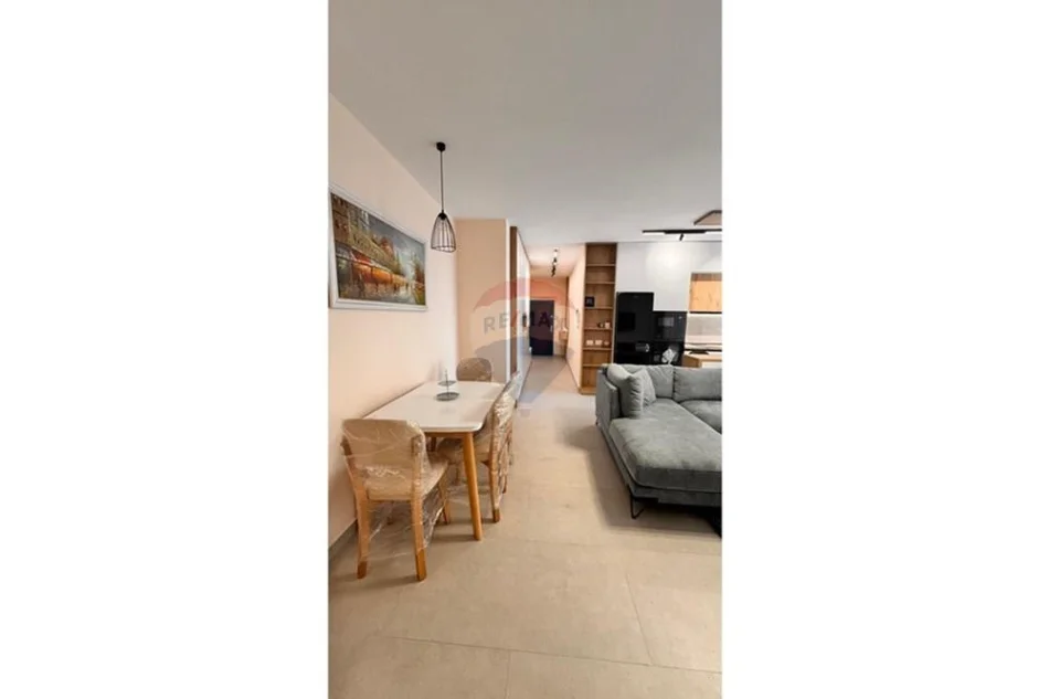 Tirane, jepet me qera apartament 1+1+Ballkon Kati 4, 80 m² 770 € (Myslym Shyri)