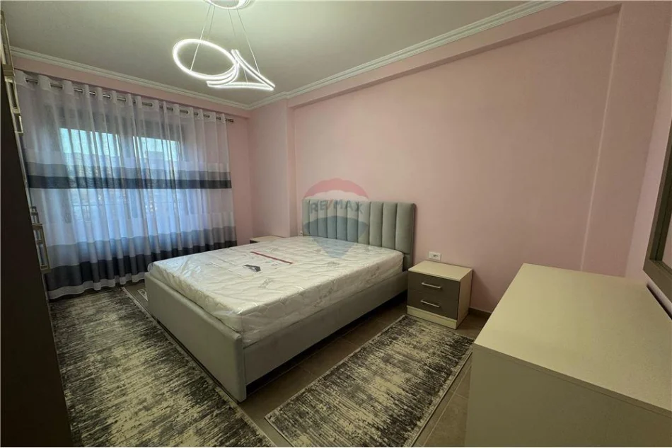 Shqiperi, jepet me qera apartament 2+1 , 100 m² 750 € (rruga karl gega)